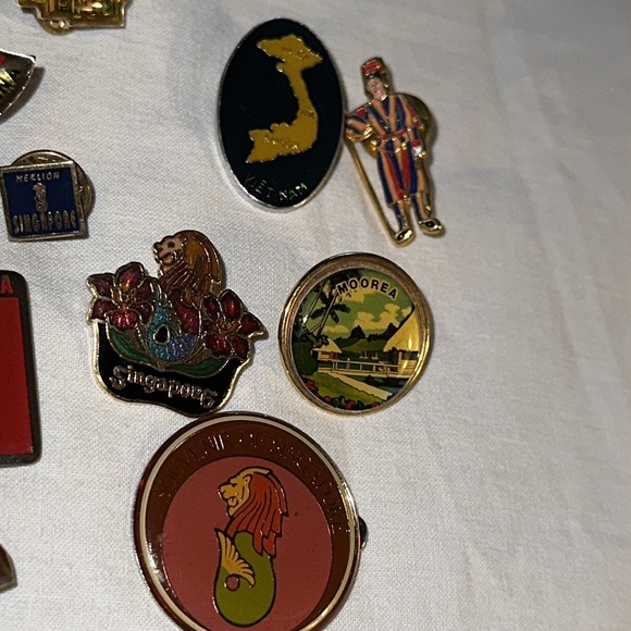 Assorted Travel Pins From a World Tour Cruise (FIFTEEN) Asian Countries - Picture 6 of 8